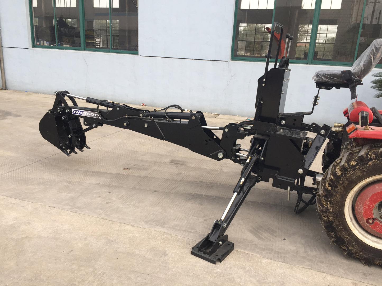 Category 1 BH5600 3 Point Hitch PTO Hydraulic Farm Tractor Backhoe Attachment Excavator with 15" Bucket