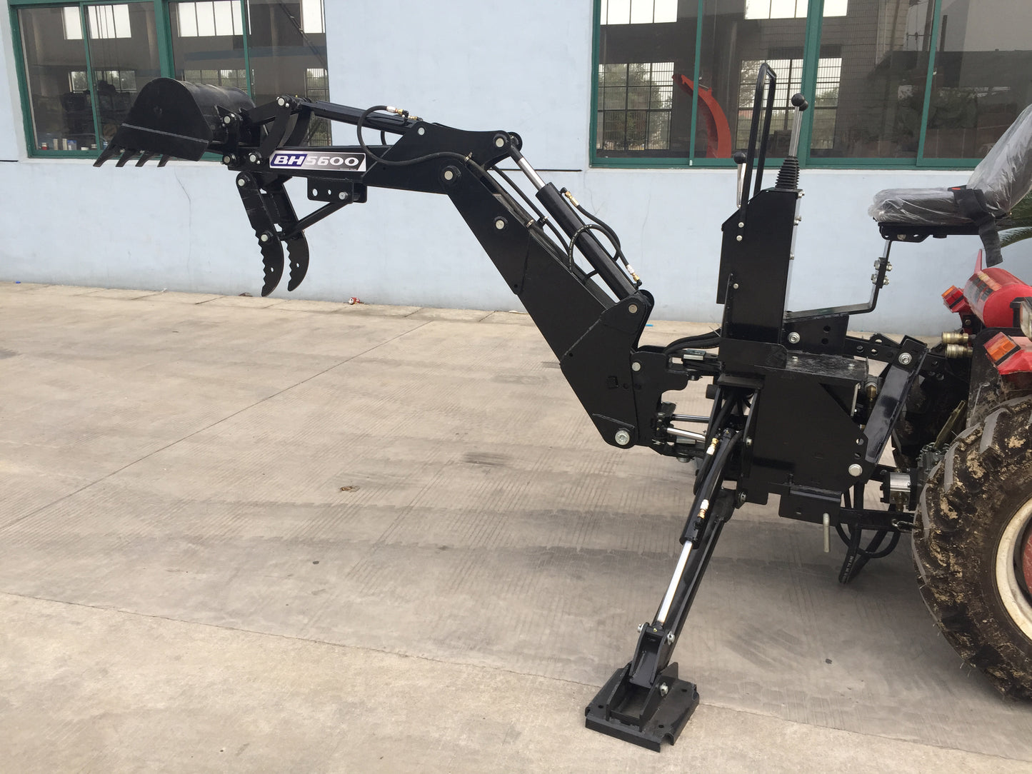 Category 1 BH5600 3 Point Hitch PTO Hydraulic Farm Tractor Backhoe Attachment Excavator with 15" Bucket